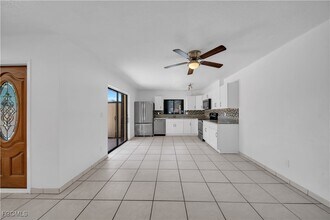 1444 Park Shore Cir in Ft. Myers, FL - Building Photo - Building Photo