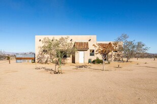 399 Inca Trail in Yucca Valley, CA - Building Photo