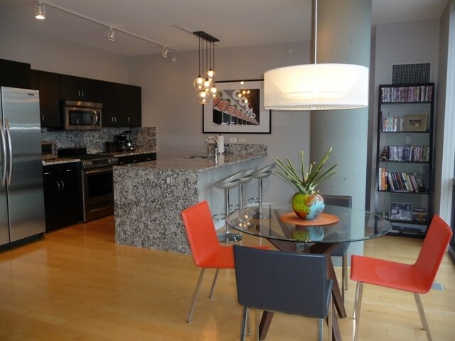 860 W Blackhawk St, Unit 1608 in Chicago, IL - Building Photo - Building Photo