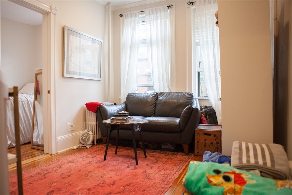 31 Irving St, Unit 5 in Boston, MA - Foto de edificio