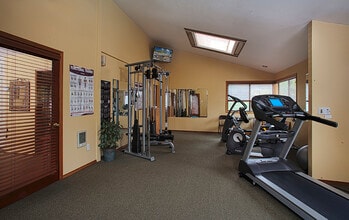 Forest Green Apartments in Beaverton, OR - Building Photo - Building Photo