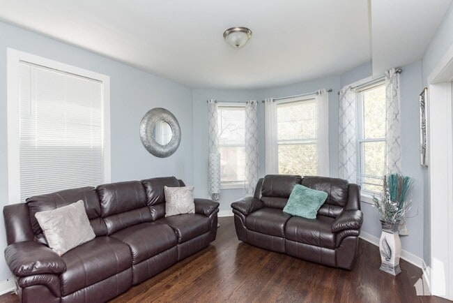 1431 N Springfield Ave, Unit 2 in Chicago, IL - Building Photo - Building Photo