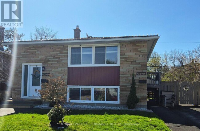 2712 Violet St in Ottawa, ON - Building Photo - Building Photo