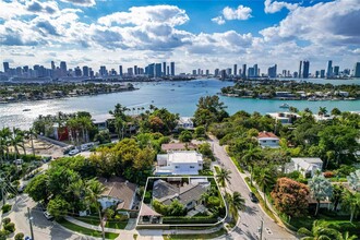 50 E Dilido Dr in Miami Beach, FL - Foto de edificio - Building Photo