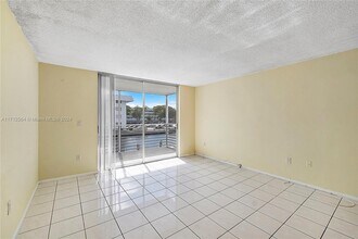 3600 NE 170th St in North Miami Beach, FL - Building Photo - Building Photo