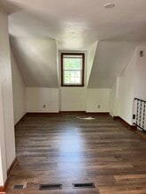 109 E Chestnut St, Unit #3 in Redwood Falls, MN - Building Photo - Building Photo