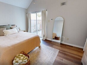 18024 Whispering Gables Ln in Dallas, TX - Building Photo - Building Photo