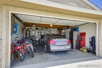 10142 White Pine Ln in Santee, CA - Building Photo - Building Photo