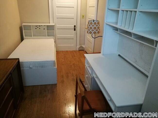 249 Boston Ave, Unit 3 in Medford, MA - Building Photo - Building Photo