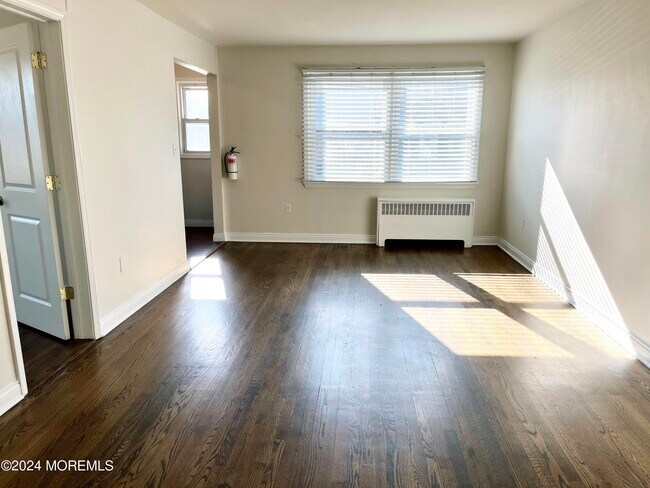 320 8th Ave in Asbury Park, NJ - Building Photo - Building Photo