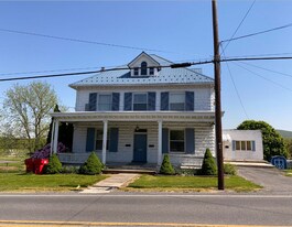 79 W Main St in Fayetteville, PA - Building Photo
