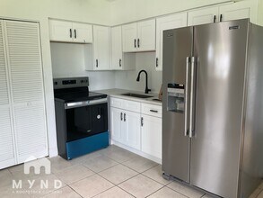7563 Meadowlawn Dr N in St. Petersburg, FL - Building Photo - Building Photo