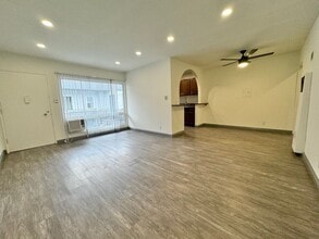 12301-12307 Pacific Ave, Unit 01 05 in Los Angeles, CA - Foto de edificio - Building Photo