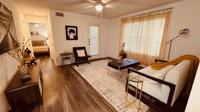 8210 Bent Tree Rd in Austin, TX - Building Photo - Building Photo