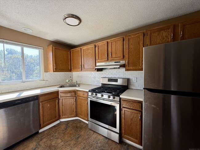 38 Evergreene Rd in Wallingford, CT - Building Photo - Building Photo