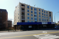 Sage House in East Elmhurst, NY - Foto de edificio - Building Photo