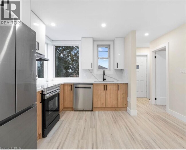 264 Thayer Ave in Hamilton, ON - Building Photo - Building Photo