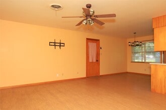 1603 Avenue D in Danbury, TX - Building Photo - Building Photo