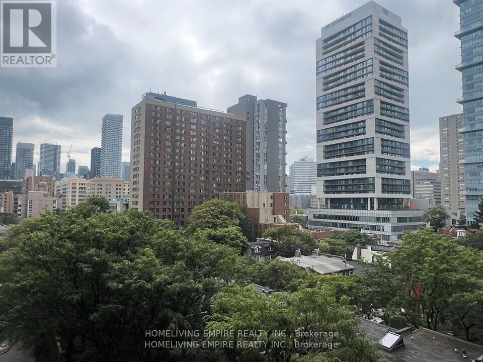 308 Jarvis St in Toronto, ON - Building Photo