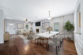 304 Rustic Tr in Cibolo, TX - Foto de edificio - Building Photo