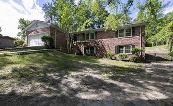 1110 Slann Dr in Cayce, SC - Building Photo - Building Photo