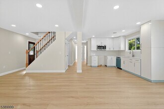 3 Barber St in Little Falls, NJ - Building Photo - Building Photo