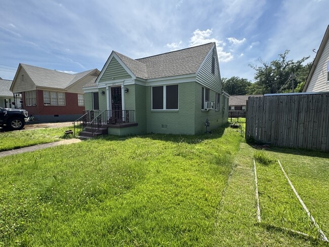 property at 1071 N Avalon St