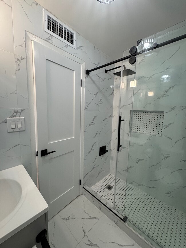 27 Alan Ter in Jersey City, NJ - Foto de edificio - Building Photo