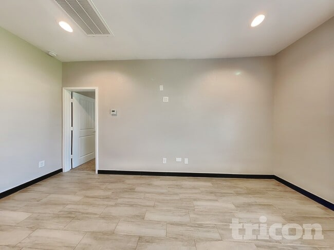 8523 Aster Gln Wy in Arcola, TX - Foto de edificio - Building Photo