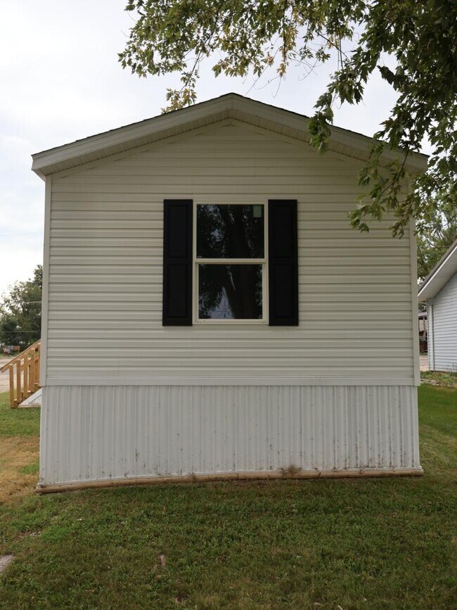 200 Gregory Ln in Bloomfield, IA - Building Photo - Building Photo