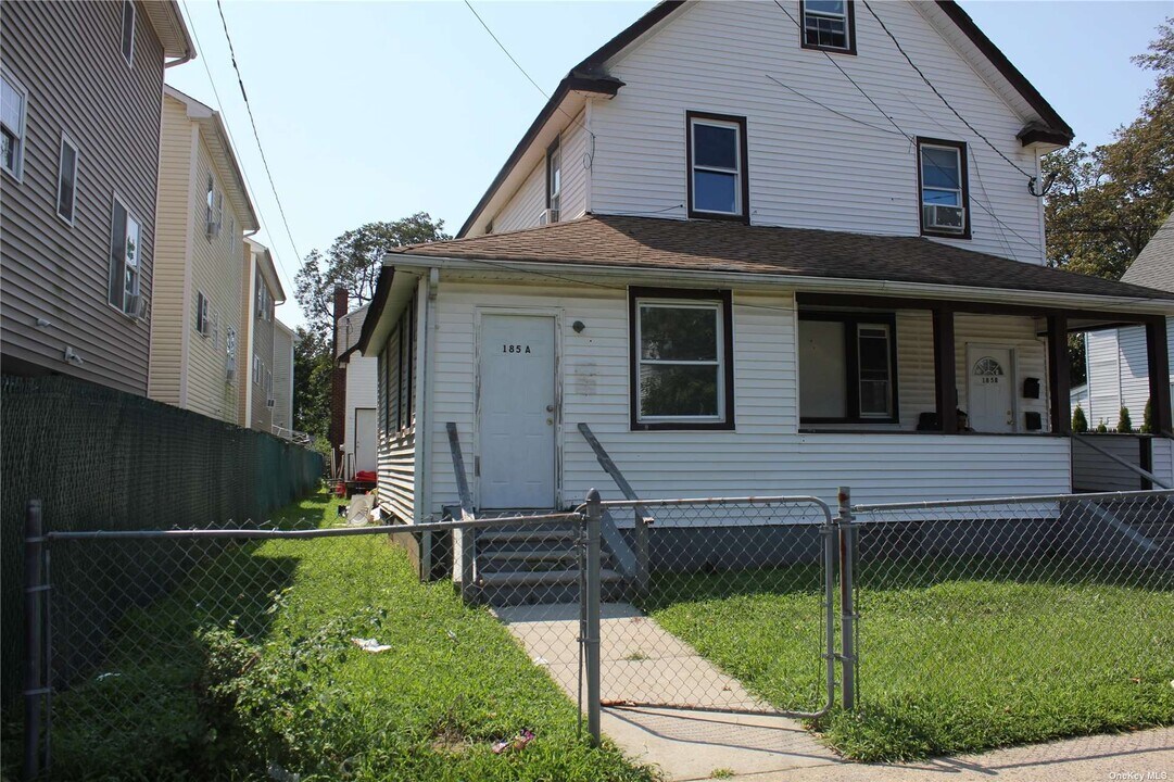 185 S Franklin St in Hempstead, NY - Building Photo