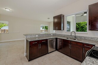 9334 SW 173rd Terrace in Palmetto Bay, FL - Building Photo - Building Photo