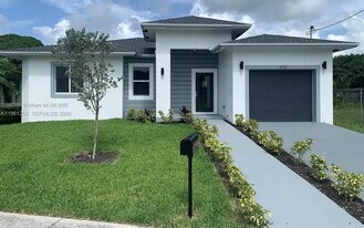 655 NW 24th Ave in Fort Lauderdale, FL - Building Photo