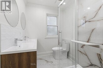 1020 Kent Ave. in Oakville, ON - Building Photo - Building Photo