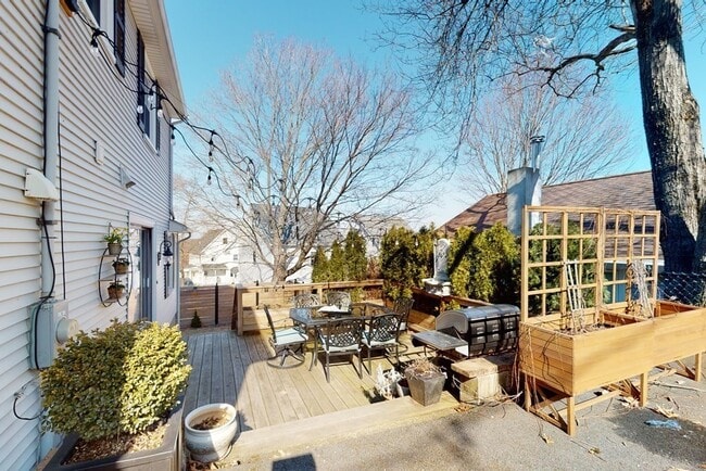 37 Marivista Ave in Waltham, MA - Building Photo - Building Photo