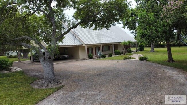 property at 5917 Country Ln