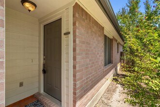 1700 Canon Yeomans Trail in Austin, TX - Foto de edificio - Building Photo