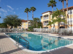 5451 Vineland Rd in Orlando, FL - Building Photo - Building Photo