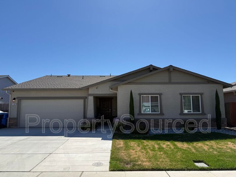 1482 Crimson Ln in Manteca, CA - Building Photo