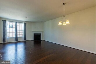 7584 Brunson Cir in Gainesville, VA - Building Photo - Building Photo