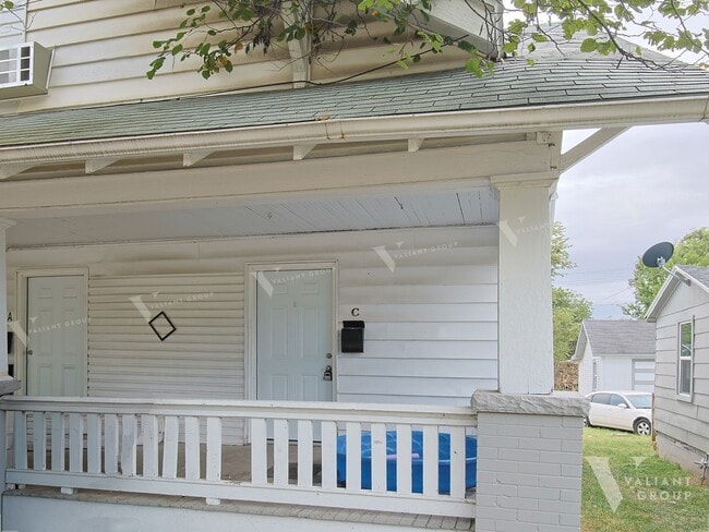 1032 E Commercial St in Springfield, MO - Building Photo - Building Photo