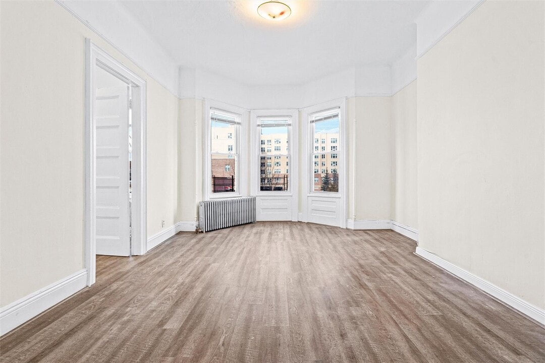 2034 Newbold Ave in Bronx, NY - Building Photo