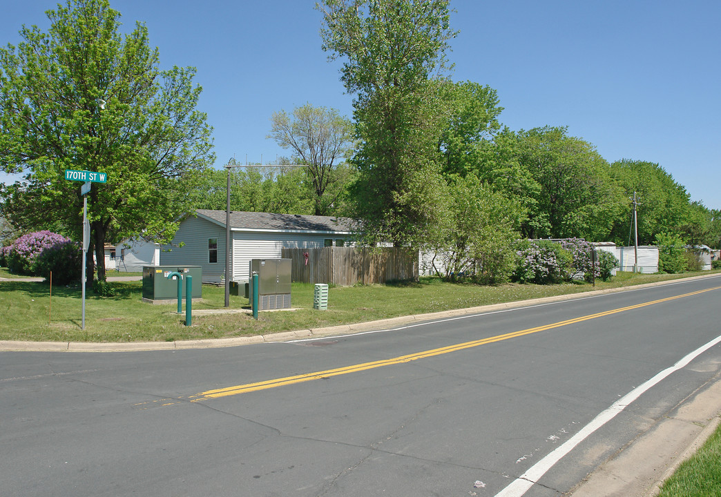 Lakeville Commons in Lakeville, MN - Building Photo