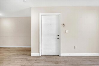 12036 FL A1AAlt, Unit B2 in Palm Beach Gardens, FL - Building Photo - Building Photo