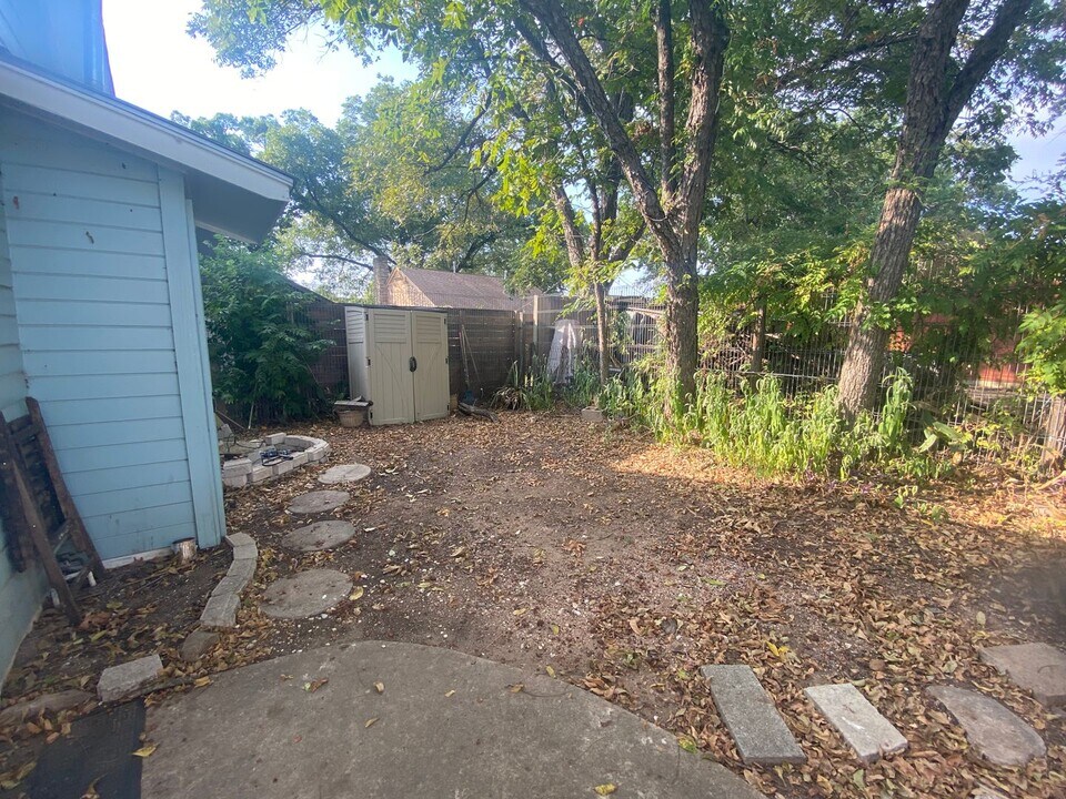 3300 Lafayette Ave in Austin, TX - Building Photo