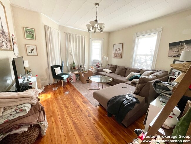 106 Buttonwood St, Unit 1
