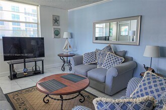 1913 S Ocean Dr in Hallandale Beach, FL - Building Photo - Building Photo