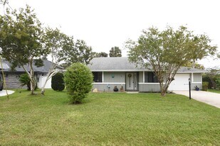 18 Covington Ln in Palm Coast, FL - Building Photo