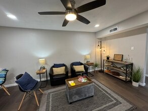 4512 Amesbury Dr, Unit C in Dallas, TX - Building Photo - Building Photo