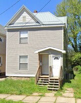 1008 W 7th St, Unit 2nd Floor in Erie, PA - Building Photo